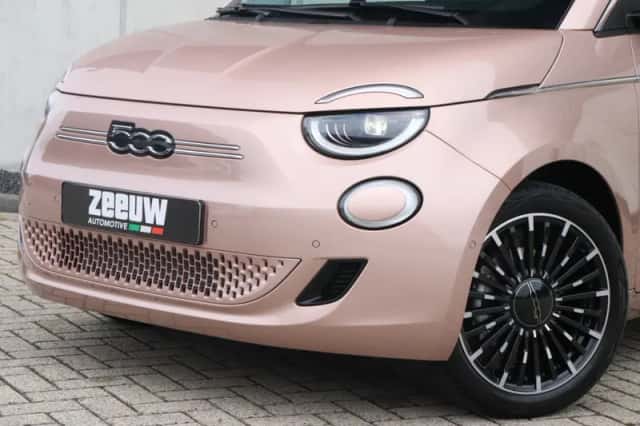 Fiat 500e (2024) thumbnail 3