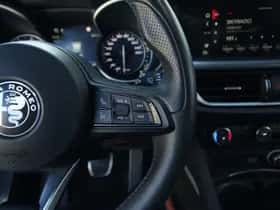 Alfa Romeo Stelvio (2023) thumbnail 23