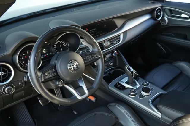 Alfa Romeo Stelvio (2023) thumbnail 3