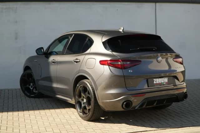 Alfa Romeo Stelvio (2023) thumbnail 2