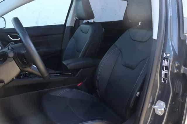 Jeep Compass (2024) thumbnail 3