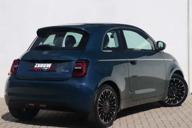 Fiat 500e (2023) thumbnail 2