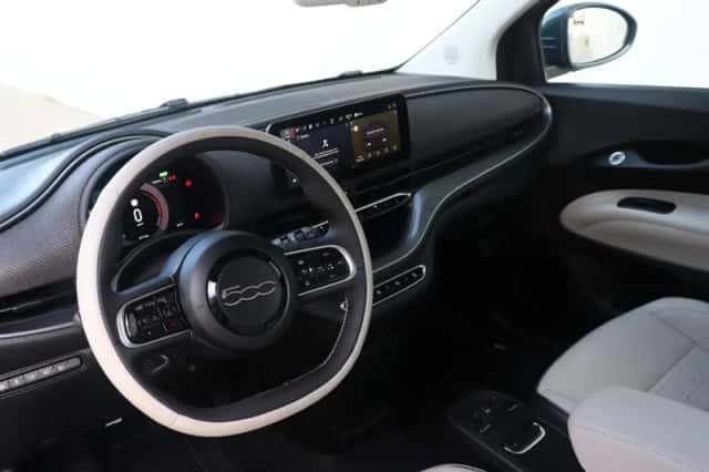 Fiat 500e (2023) thumbnail 4