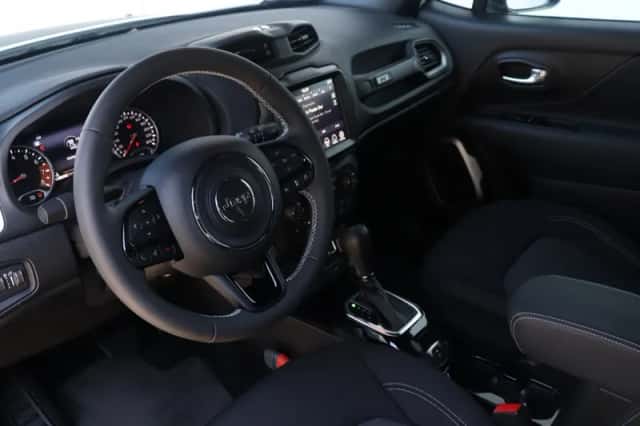 Jeep Renegade (2021) thumbnail 4