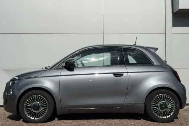 Fiat 500e (2021) thumbnail 2