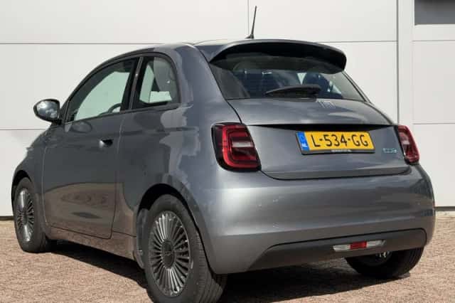 Fiat 500e (2021) thumbnail 3