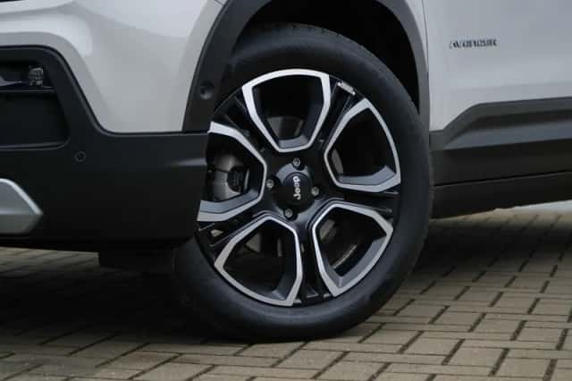 Jeep Avenger (2024) thumbnail 3