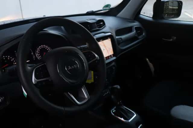 Jeep Renegade (2023) thumbnail 4