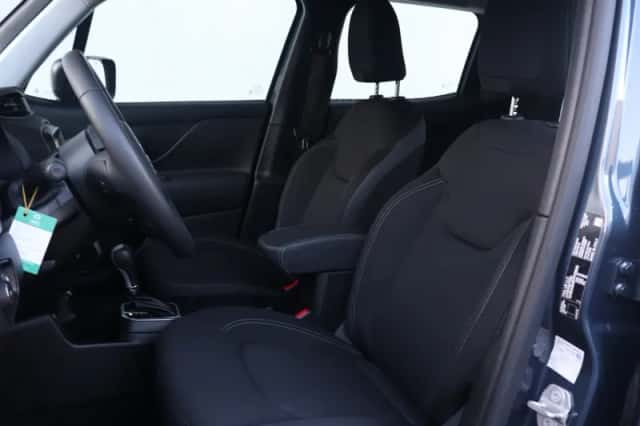 Jeep Renegade (2023) thumbnail 3