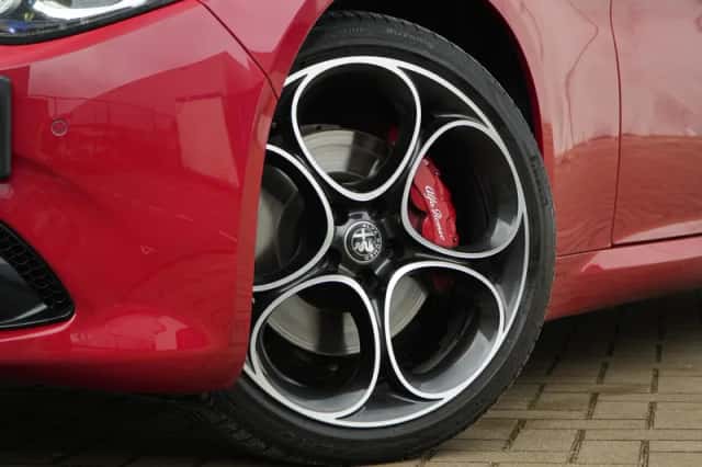 Alfa Romeo Giulia (2023) thumbnail 5