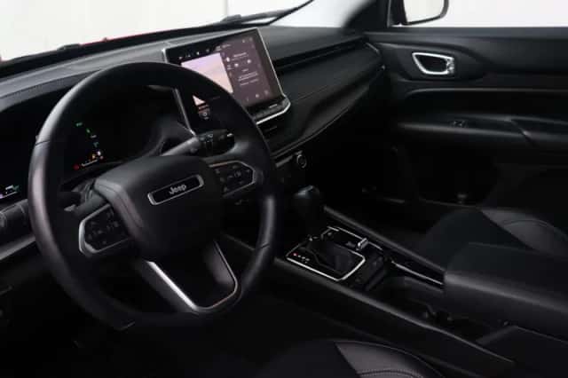 Jeep Compass (2024) thumbnail 4