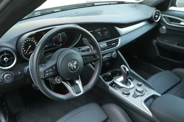 Alfa Romeo Giulia (2023) thumbnail 3