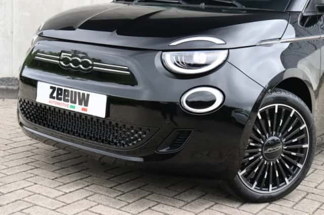 Fiat 500C (2023) thumbnail 3