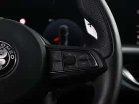 Alfa Romeo Stelvio (2024) thumbnail 14