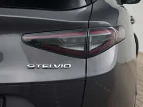 Alfa Romeo Stelvio (2024) thumbnail 23