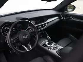 Alfa Romeo Stelvio (2024) thumbnail 8