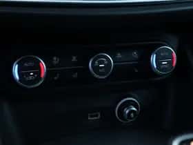 Alfa Romeo Stelvio (2022) thumbnail 13
