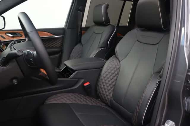 Jeep Grand Cherokee (2025) thumbnail 3