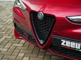 Alfa Romeo Stelvio (2021) thumbnail 5