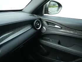 Alfa Romeo Stelvio (2021) thumbnail 41