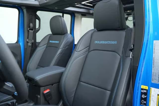Jeep Wrangler (2024) thumbnail 3