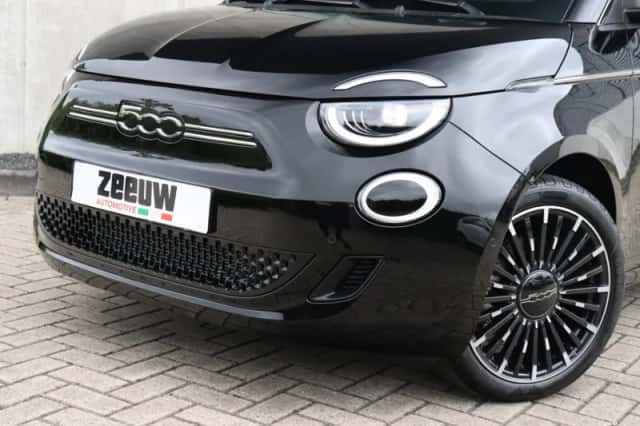 Fiat 500e (2022) thumbnail 3