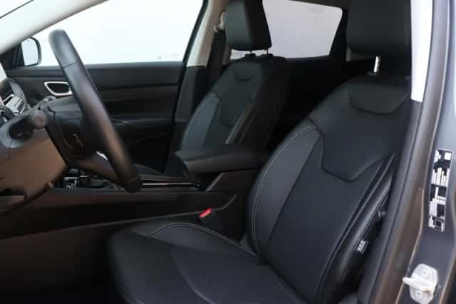 Jeep Compass (2024) thumbnail 3