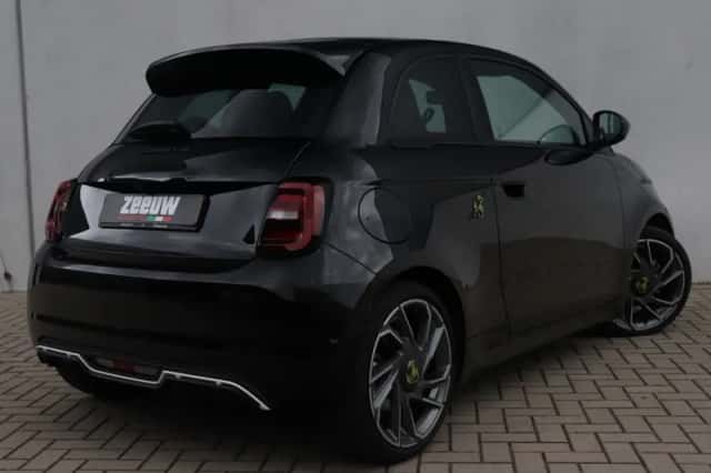 Abarth 500e (2025) thumbnail 2