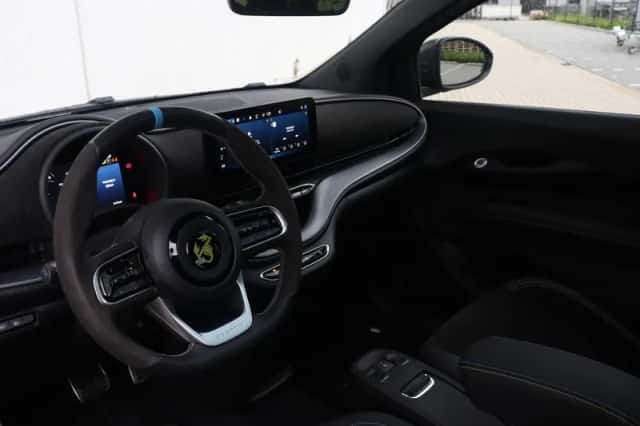 Abarth 500e (2025) thumbnail 4