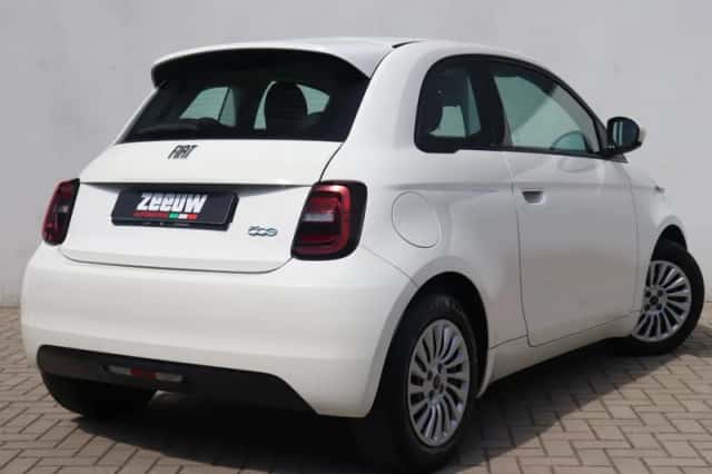 Fiat 500e (2022) thumbnail 2