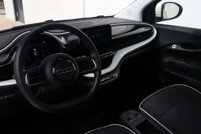 Fiat 500e (2022) thumbnail 4