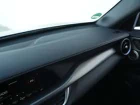 Alfa Romeo Stelvio (2023) thumbnail 24