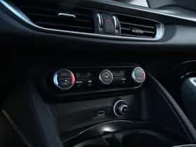 Alfa Romeo Stelvio (2023) thumbnail 26