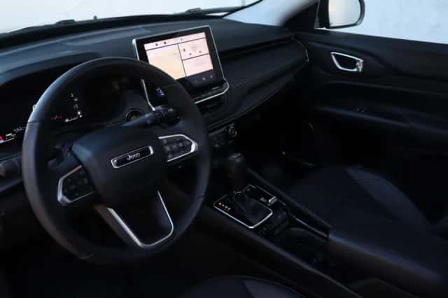 Jeep Compass (2024) thumbnail 4
