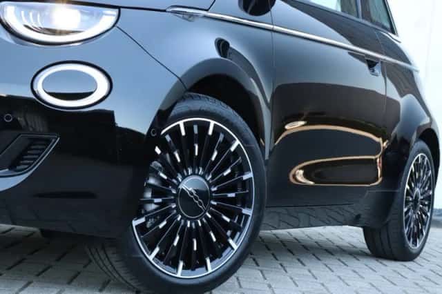 Fiat 500e (2024) thumbnail 4