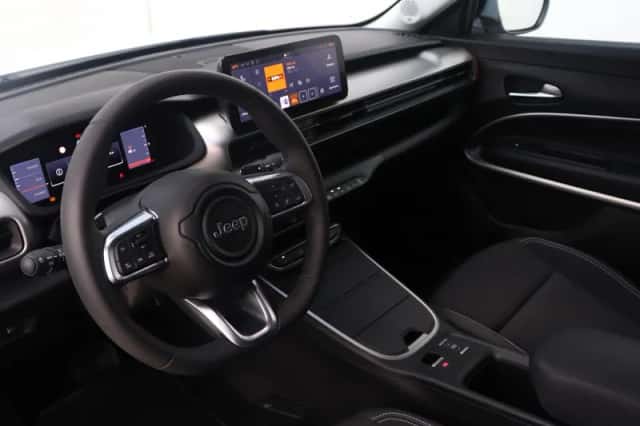 Jeep Avenger (2024) thumbnail 4