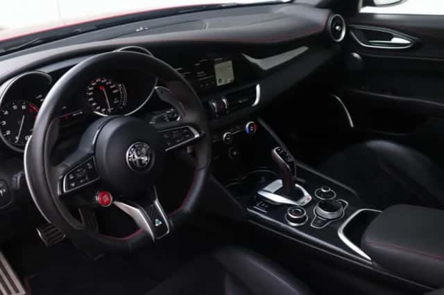 Alfa Romeo Giulia (2021) thumbnail 4