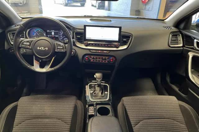 Kia Ceed (2023) thumbnail 2