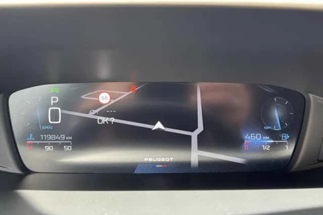 Peugeot 308 (2023) thumbnail 3