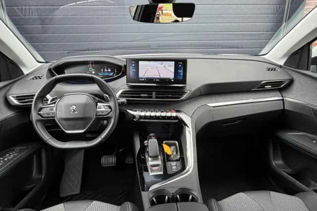 Peugeot 3008 (2021) thumbnail 2