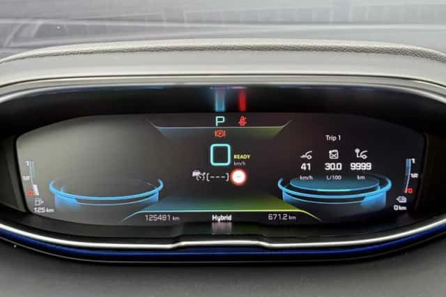 Peugeot 3008 (2021) thumbnail 3