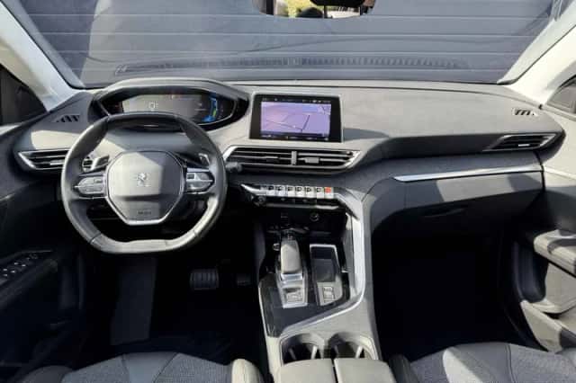 Peugeot 3008 (2020) thumbnail 2