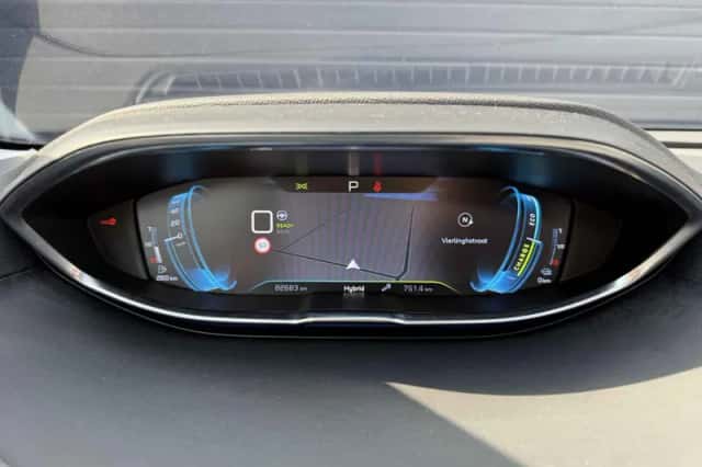 Peugeot 3008 (2020) thumbnail 3