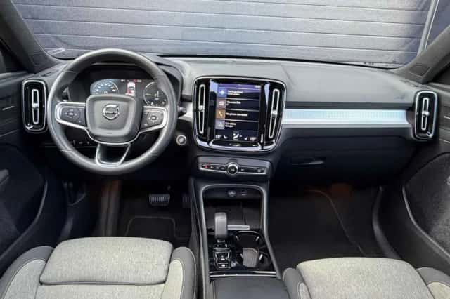 Volvo XC40 (2023) thumbnail 2