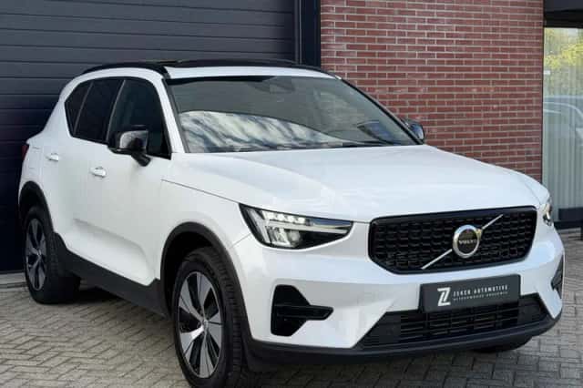 Volvo XC40 (2023) thumbnail 5
