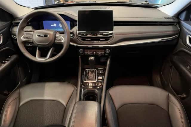Jeep Compass (2023) thumbnail 2