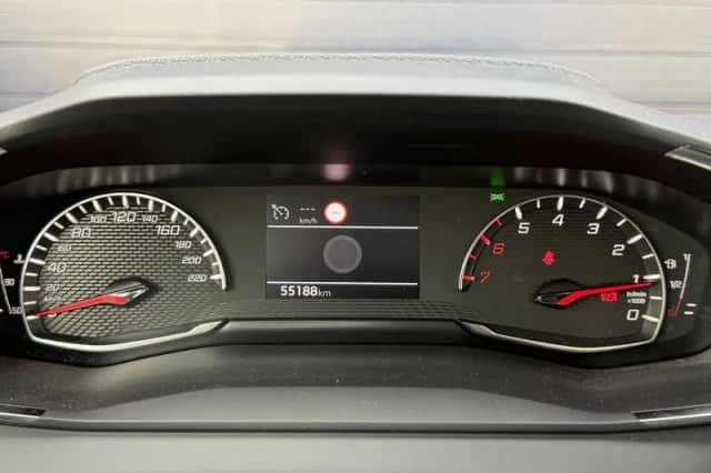 Peugeot 208 (2023) thumbnail 3