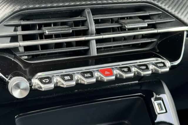 Peugeot 208 (2023) thumbnail 4