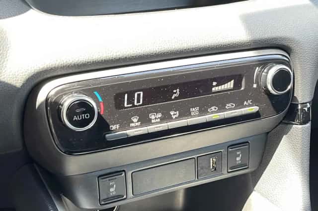 Toyota Yaris (2023) thumbnail 4