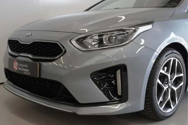 Kia Proceed (2021) thumbnail 4